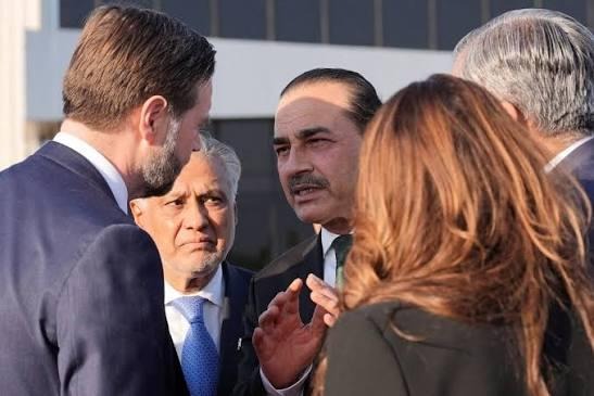 Image of Pakistan field marshal syed asim munir and american vice president JD Vance at their arrival on noor khan air base for the islamabad talks